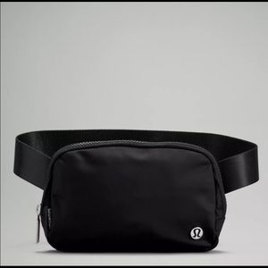 NWT- Lululemon Everywhere Belt Bag
